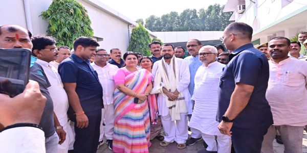 पार्टी नेताओं एवं कार्यकर्ताओं के साथ निशांत ने किया गहन मंथन