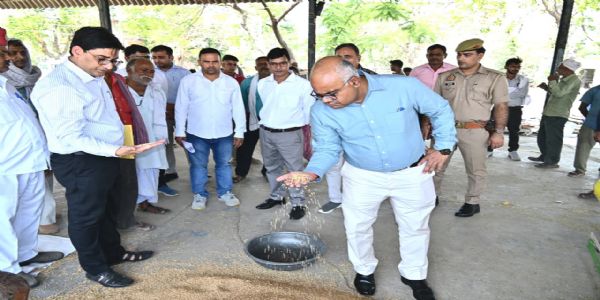 क्रय केंद्रों पर लापरवाही नहीं होगी बर्दाश्त, हर किसान का गेहूं खरीदा जाएगा : जिलाधिकारी