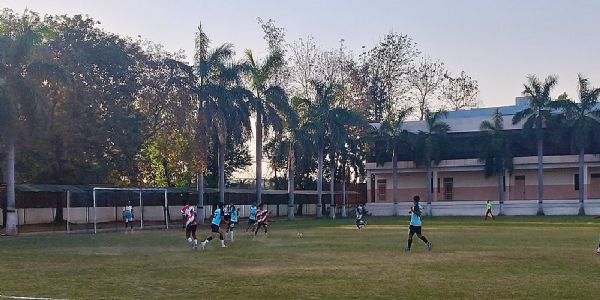 अंडर 20 अंतर मंडलीय प्रदेश स्तरीय फुटबाल चैंपियनशिप के फाइनल में पहुंचीं आजमगढ़ व कानपुर