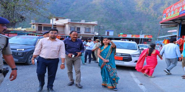 चारधाम यात्रा: व्यवस्थाओं की डीएम ने की समीक्षा, मार्गों का किया स्थलीय निरीक्षण