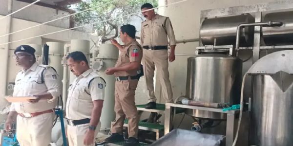 आगरमालवा में अवैध चांदी गलाने की फैक्ट्री का खुलासा, पिता-पुत्र गिरफ्तार