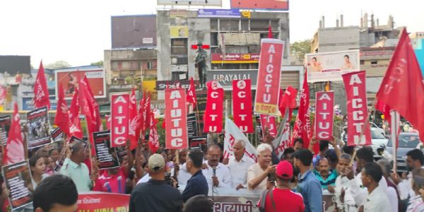 ट्रेड यूनियनों ने मजदूरों पर की गई कार्रवाई के खिलाफ किया प्रदर्शन