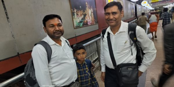 मानवता, मालदा मंडल के टीटीई स्टाफ ने बिछड़े बच्चे को परिजन से मिलाया