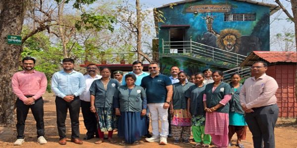 नक्सल पीड़ित व पुर्नवासित 10 महिलएं “तुंगल नेचर कैफे का रही संचालन