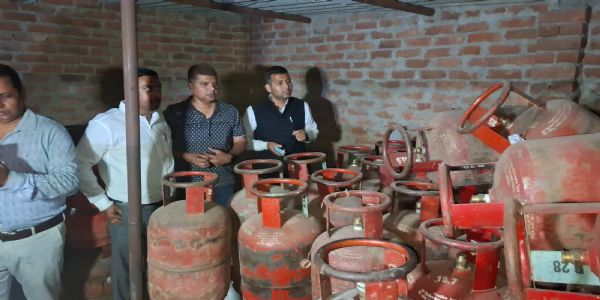 रांची में अवैध गैस कारोबार पर कार्रवाई, 265 सिलेंडर जब्त