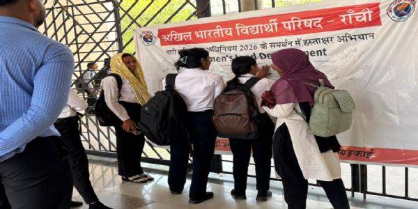 नारी शक्ति वंदन अधिनियम के समर्थन में एबीवीपी ने चलाया हस्ताक्षर अभियान