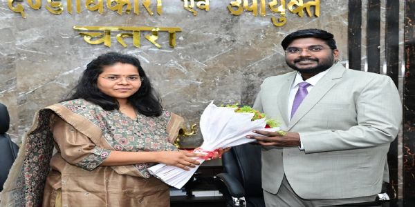 रवि आनंद ने चतरा के 40 वें उपायुक्त के रूप में संभाला पदभार