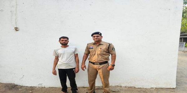 नोटिस देने पहुंचे पंचायत सचिव पर हमला, आरोपित गिरफ्तार