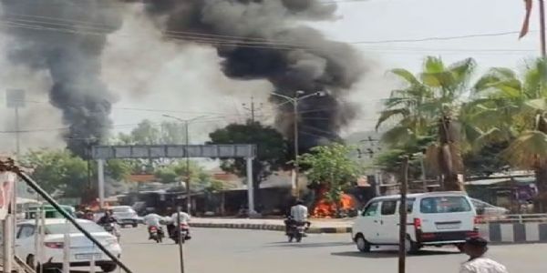 हिन्दू युवक की हत्या के बाद अहमदाबाद के धंधुका में तनाव, उग्र भीड़ ने वाहनों एवं दुकानों में लगाई आग