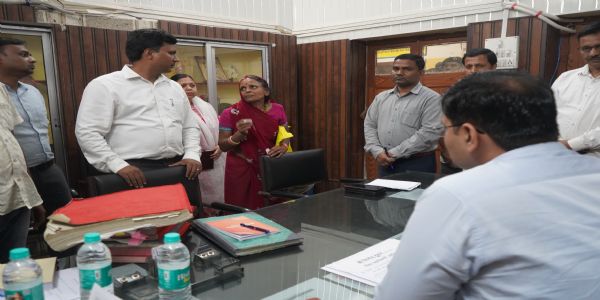 डीएम ने फारबिसगंज में विभिन्न कार्यालयों का किया निरीक्षण, दिए कई दिशा निर्देश