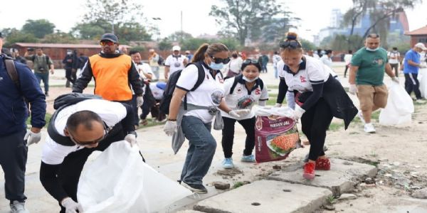 पशुपतिनाथ क्षेत्र में श्रमदान अभियान में उतरे हर्क साम्पाङ, सांसदों संग की सफाई और जनसेवा