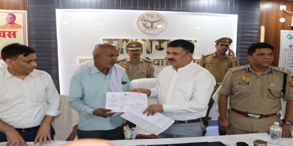 संपूर्ण समाधान दिवस में 138 शिकायतें, 12शिकायताें का माैके पर निस्तारण