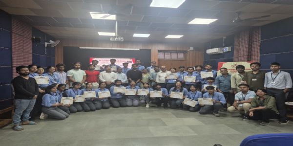 एक्टिंग वर्कशॉप में छात्रों ने सीखी अभिनय की बारीकियां