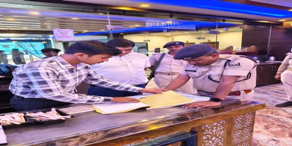 जिले में चला सघन चेकिंग अभियान, होटल-लॉज से लेकर बाजार तक पुलिस की कड़ी निगरानी