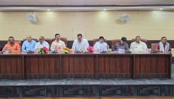 बैठक में विषय रखते हुए संगठन महामंत्री धर्मपाल