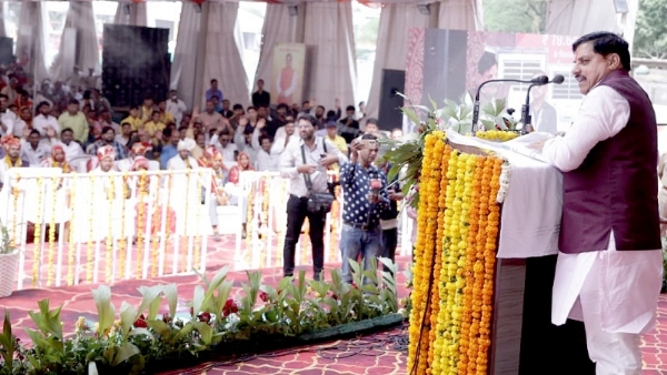 उज्जैन में सामूहिक विवाह सम्मेलन को संबोधित करते हुए मुख्यमंत्री
