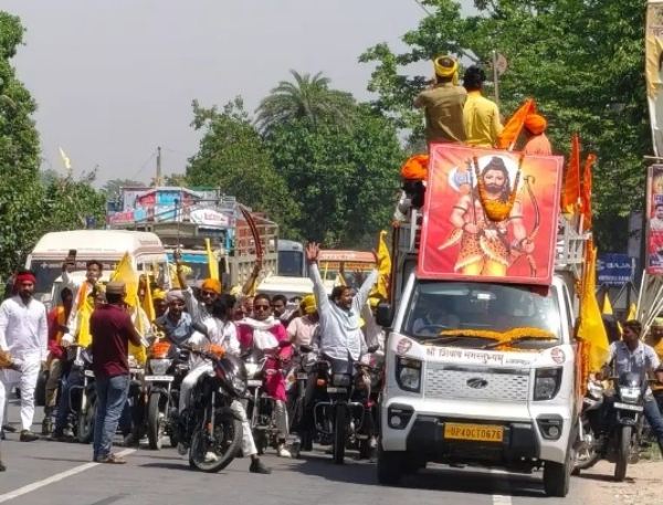 परशुराम जयंती पर कार्यक्रम में पूर्व सांसद को सम्मानित करते आयोजक