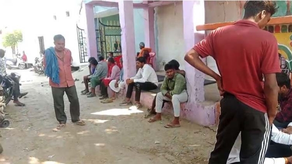 दंपति ने अपने ही घर में फांसी लगाकर आत्महत्या की