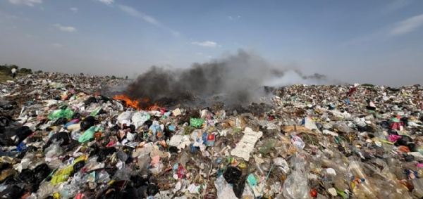 डंपिंग स्टेशन पर लगी आग।