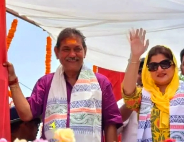 टॉलीवुड अभिनेत्री श्रवंथी चटर्जी ने पांडेश्वर में चुनाव प्र