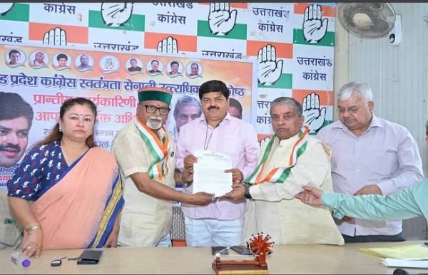 प्रदेश कांग्रेस कार्यालय राजीव मुख्यालय में कांग्रेस प्रदेश अध्यक्ष गणेश गोदियाल की उपस्थिति में स्वतंत्रता संग्राम सेनानी उत्तराधिकारी प्रकोष्ठ की बैठक।