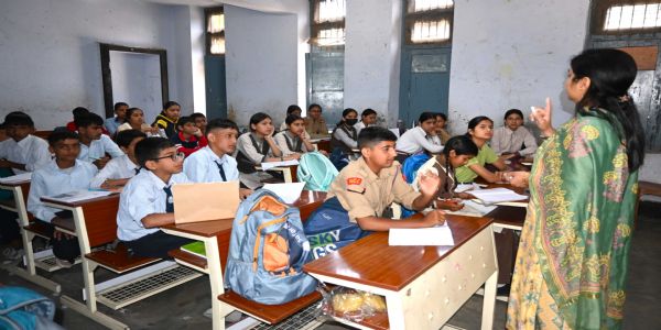 सरकारी स्कूलों में सीबीएसई के प्रति भारी उत्साह, मंडी जिला में 12 हजार से अधिक बच्चों ने लिया प्रवेश