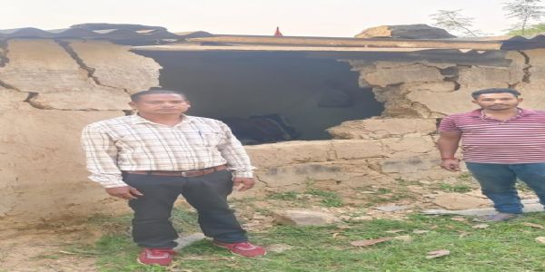 भरनो में जंगली हाथियों ने दो घर को ध्वस्त कर धान और फसल किया नष्ट