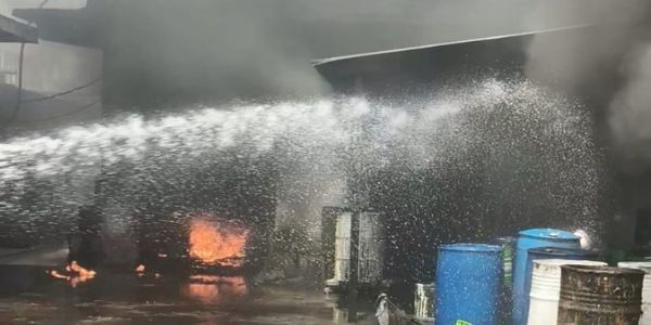 पेंट फैक्ट्री के गोदाम में भीषण आग, शॉर्ट सर्किट से भड़की लपटें; एक घंटे में पाया काबू