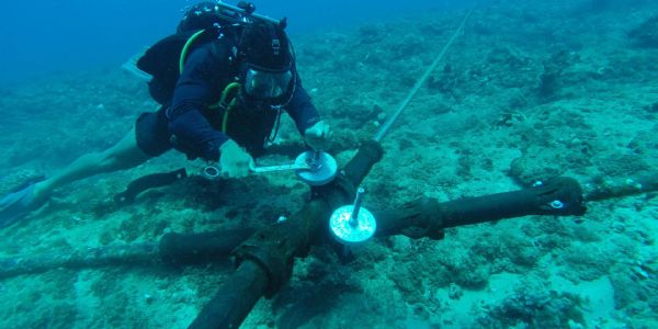 वैश्विक कनेक्टिविटी की डिजिटल जीवनरेखा की सुरक्षा