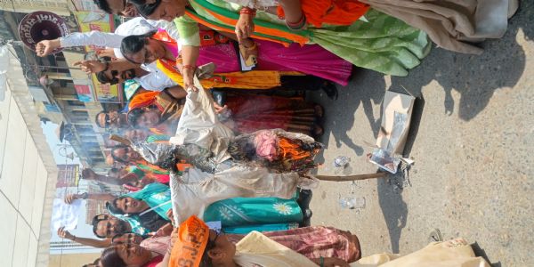 नारी शक्ति वंदन अधिनियम के पास न होने पर देवरिया में भाजपा का कांग्रेस पर हमला, पुतला दहन कर किया विरोध