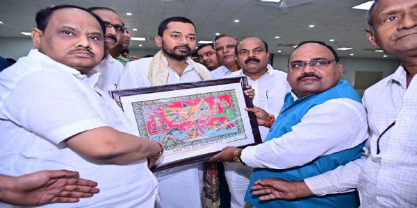 जदयू नेताओं ने निशांत कुमार को किया सम्मानित