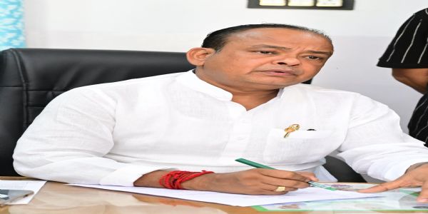 अत्यधिक गर्मी के कारण स्कूलों में कुछ दिनाें के लिए अवकाश घाेषित किया जाय : इरफान