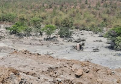 कोरबा में राखड़ डैम फूटा, जेसीबी ऑपरेटर मलबे में दबा