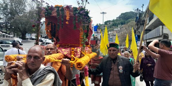 परशुराम जयंती: ब्राम्हण सभा मंडी ने किया युवाओं का यज्ञोपवित संस्कार, मंडी शहर में निकाली रैली