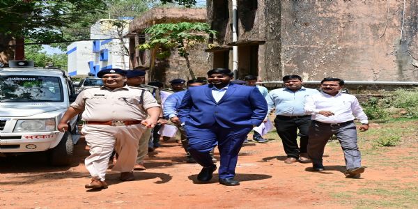 परीक्षा केंद्रों का डीसी और एसपी ने किया निरीक्षण