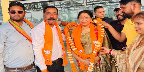 रायपुर पहुंचते ही लक्ष्मी वर्मा ने कांग्रेस पर किया हमला कहा- बहनें हर मोड़ पर करेंगी प्रतिकार