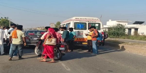 लोडर की टक्कर से मासूम बच्ची की मौत, पिता घायल