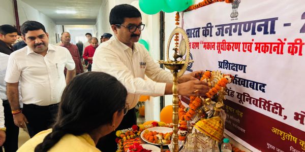 डीएम की मौजूदगी में दिया गया मतगणना का प्रशिक्षण