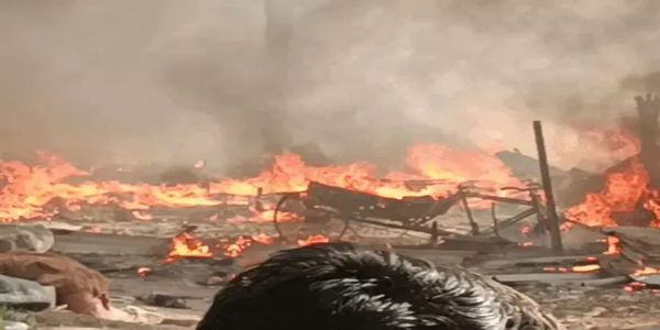 रेवाड़ी में झुग्गी बस्ती में भीषण आग, गैस सिलेंडरों के धमाकों से मचा हड़कंप