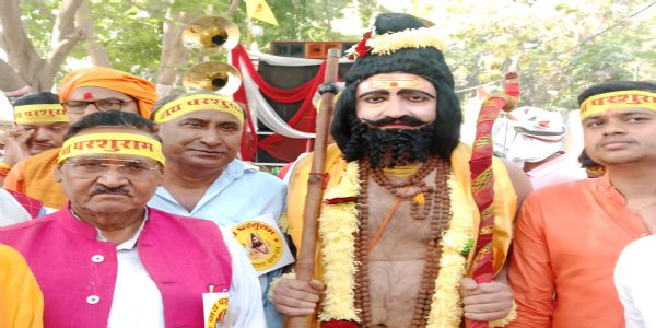 सारण में निकली भगवान परशुराम की शोभायात्रा