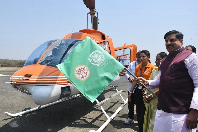 भोपाल-चंदेरी-ओरछा हेलीकॉप्टर सेवा का हरी झंडी दिखाकर मुख्यमंत्री ने किया शुभारंभ