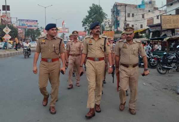 पुलिस अधीक्षक ने किया पैदल गस्ट