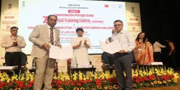 संचार मंत्री ज्योतिरादित्य एम. सिंधिया नई दिल्ली में आयोजित कार्यक्रम में गोवा सरकार और कोचीन पोर्ट प्राधिकरण के साथ ‘संपन्न’ मंच को अपनाने के समझौते पर हस्ताक्षर के अवसर पर संबोधित करते हुए। साथ में दूरसंचार विभाग के अधिकारी और कोचीन पोर्ट प्राधिकरण के प्रतिनिधि उपस्थित