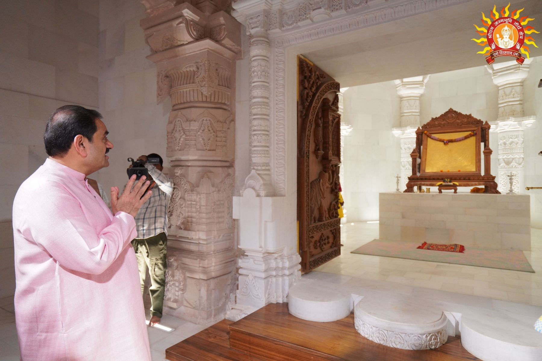 राम मंदिर में गौतम अडाणी