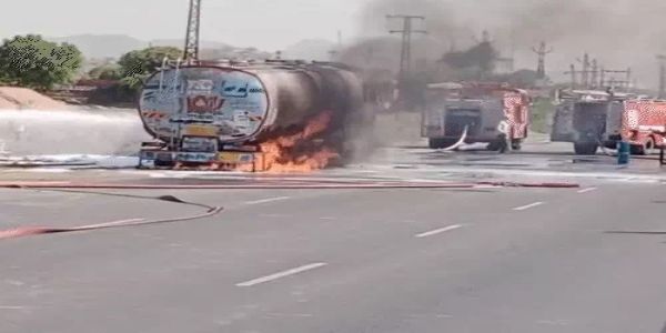 केमिकल टैंकर में भीषण आग: टायर फटने से बना आग का गोला, लंबा जाम