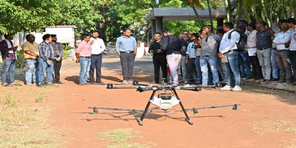 ड्रोन से बदलेगी खेती की तस्वीर, धमतरी में हाईटेक कृषि की शुरुआत