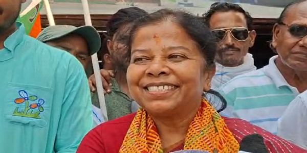 चुनाव 26 : धनियाखाली से नामांकन दाखिल कर बोलीं असीमा पात्र—“मेरी लड़ाई खुद से, बढ़ाएंगे जीत का अंतर”