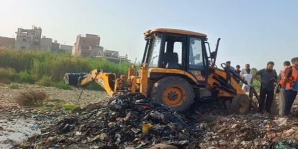 पतंग लूटते हुए 7 वर्षीय छात्र गहरे तालाब में गिरा, एनडीआरएफ, पुलिस और फायर ब्रिगेड तलाश में जुटी