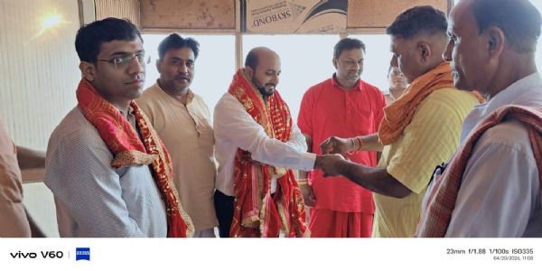 रामगढ़ में नई जिम्मेदारी संभालते ही डीसी-एसपी ने मां छिन्नमस्तिका के दरबार में टेका माथा