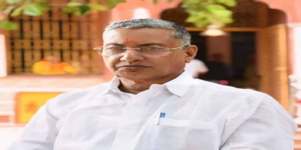 रेलवे टिकट काउंटर बंद होने की खबर पर सांसद की पहल पर फिर बहाल हुई सुविधा